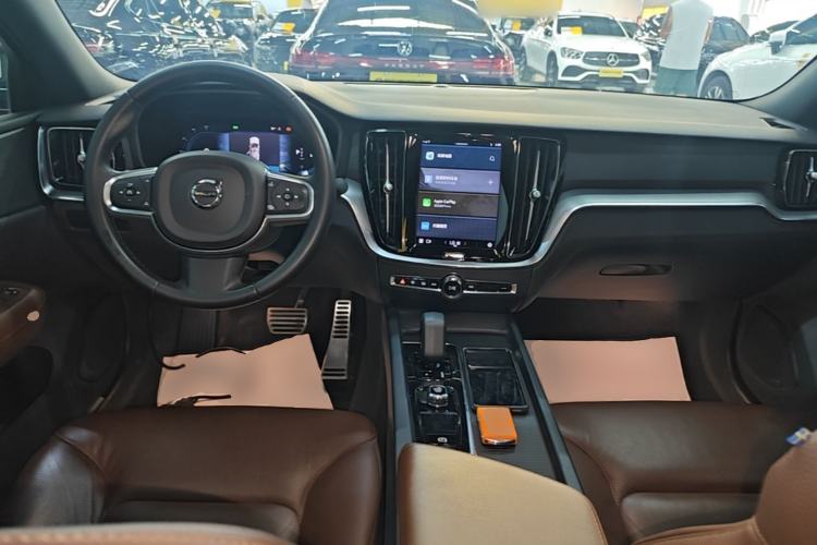 Used Volvo S60 2023 B4 Zhiyi Luxury Edition Center Console