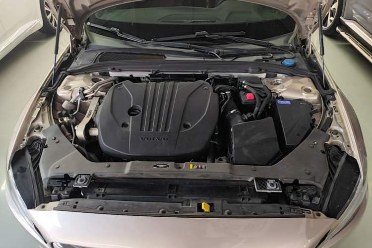 Used Volvo S60 2023 B4 Zhiyi Luxury Edition Engine Bay