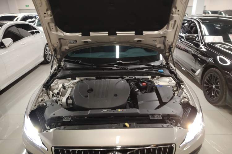 Used Volvo S60 2023 B4 Zhiyuan Luxury Edition Engine Bay