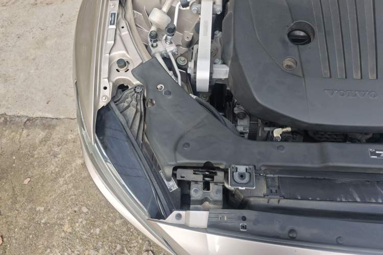 Used Volvo S60 2023 B4 Zhiyi Luxury Edition Engine Bay Right