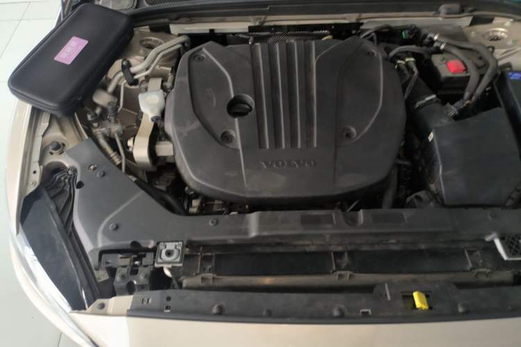 Used Volvo S60 2023 B4 Zhiyi Luxury Edition Engine Bay Right
