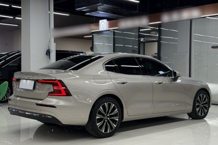Used Volvo S60 2023 B4 Zhiyuan Luxury Edition Exterior 13