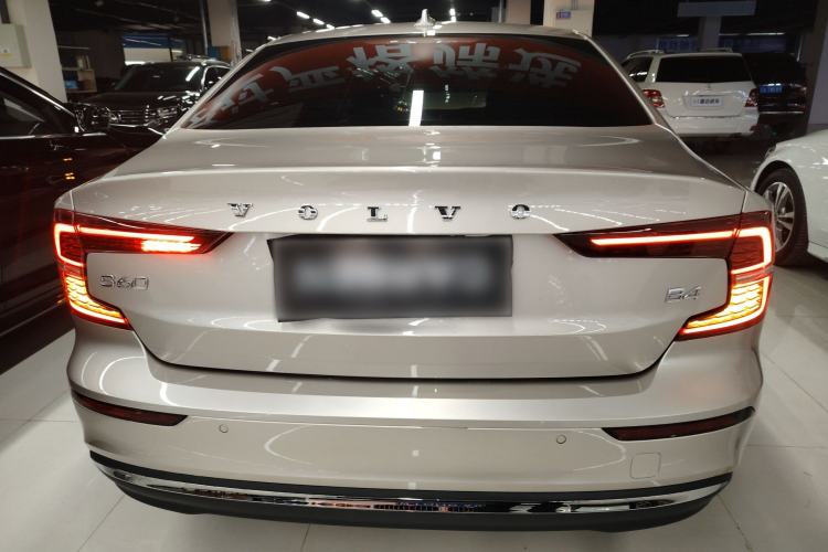 Used Volvo S60 2023 B4 Zhiyuan Luxury Edition Exterior 4