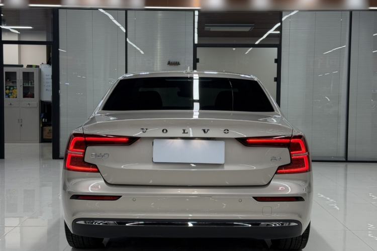 Used Volvo S60 2023 B4 Zhiyuan Luxury Edition Exterior 9