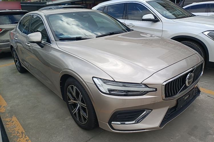 Used Volvo S60 2023 B4 Zhiyi Luxury Edition Front Right 45 Deg