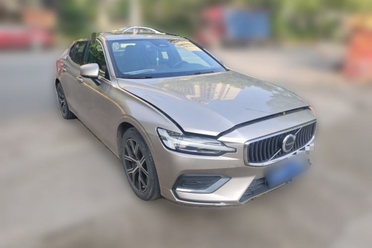 Used Volvo S60 2023 B4 Zhiyi Luxury Edition Front Right 45 Deg