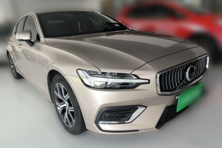Used Volvo S60 2023 B4 Zhiyi Luxury Edition Front Right 45 Deg