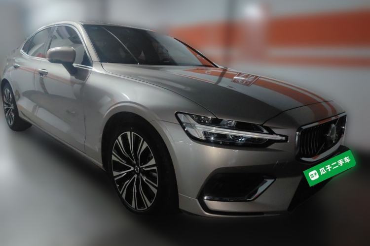 Used Volvo S60 2023 B4 Zhiyi Luxury Edition Front Right 45 Deg