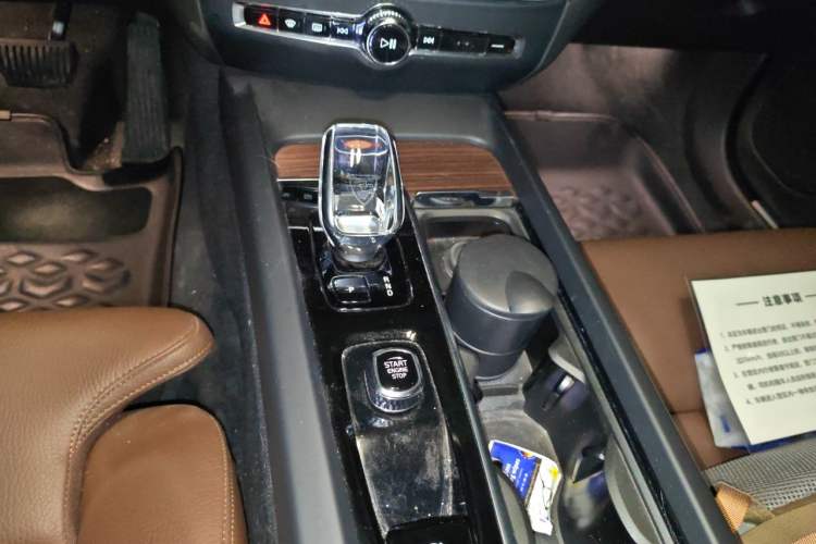 Used Volvo S60 2023 B4 Zhiyuan Luxury Edition Gear Lever