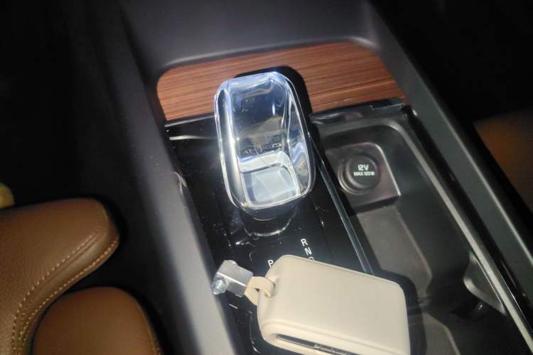 Used Volvo S60 2023 B4 Zhiyi Luxury Edition Gear Lever
