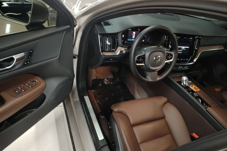 Used Volvo S60 2023 B4 Zhiyuan Luxury Edition Interior 3