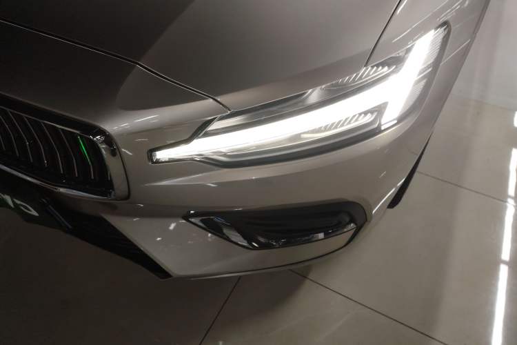 Used Volvo S60 2023 B4 Zhiyuan Luxury Edition Left Front Headlight