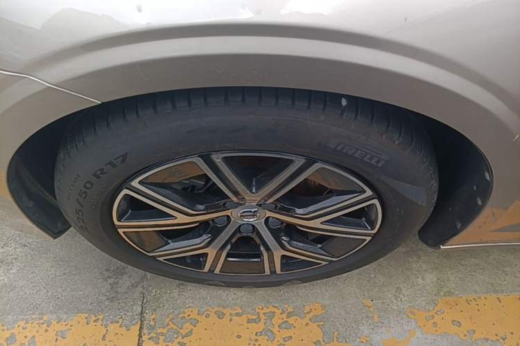 Used Volvo S60 2023 B4 Zhiyi Luxury Edition Left Front Wheel Hub