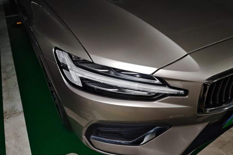 Used Volvo S60 2023 B4 Zhiyuan Luxury Edition Right Front Headlight
