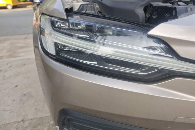 Used Volvo S60 2023 B4 Zhiyi Luxury Edition Right Front Headlight