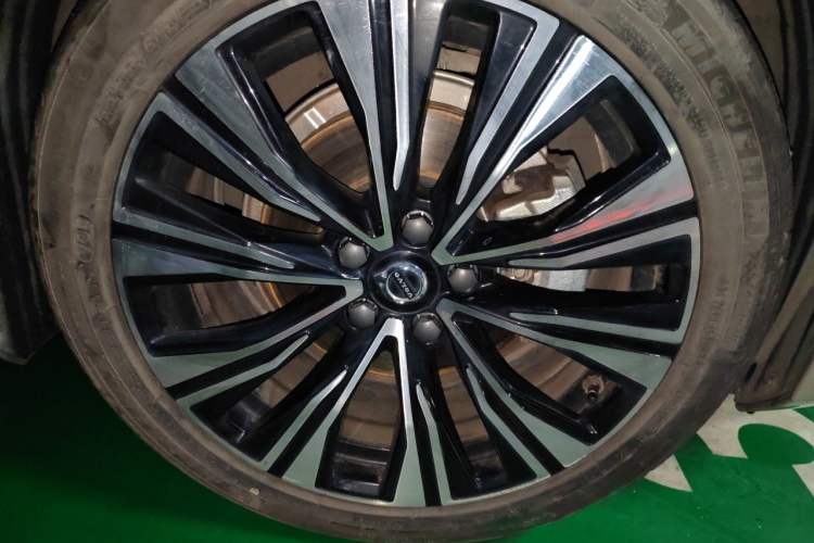 Used Volvo S60 2023 B4 Zhiyuan Luxury Edition Right Front Wheel Hub