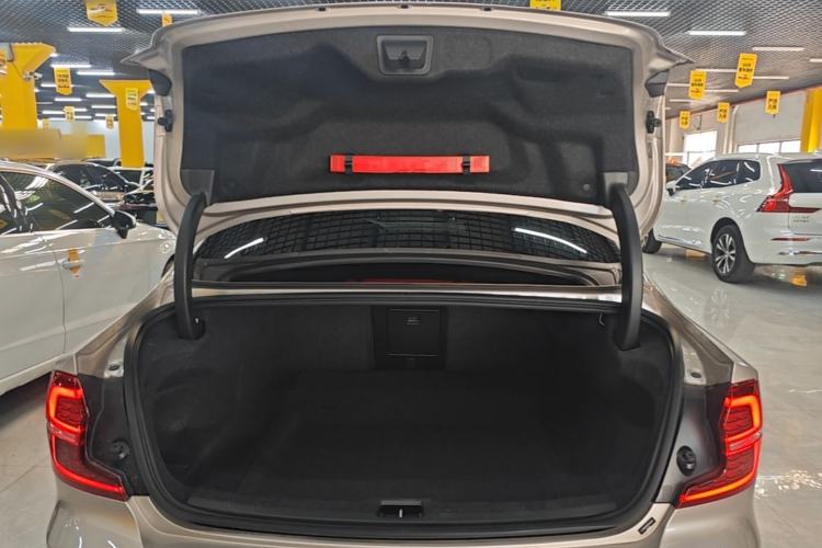 Used Volvo S60 2023 B4 Zhiyi Luxury Edition Trunk