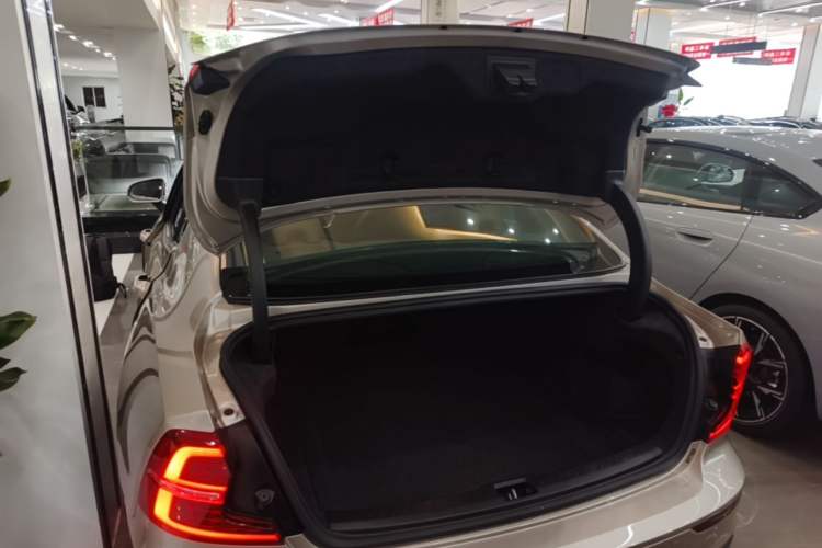 Used Volvo S60 2023 B4 Zhiyi Luxury Edition Trunk