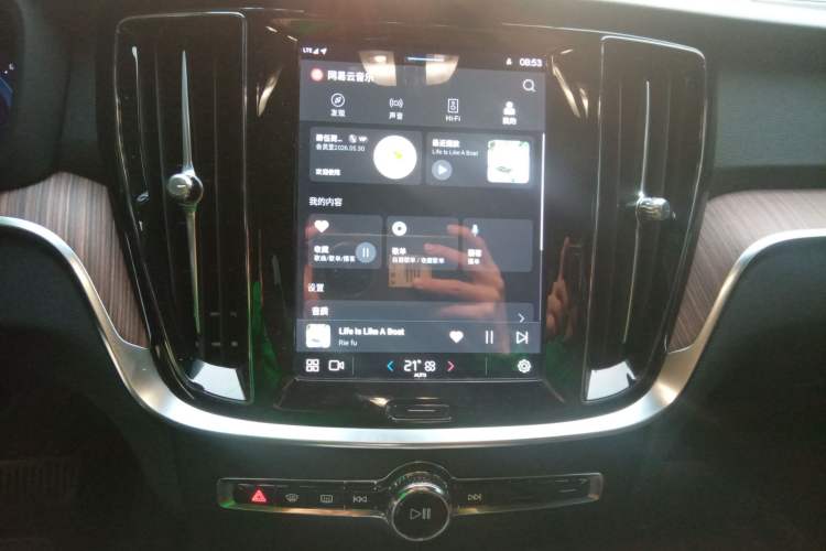Used Volvo S60 2023 B4 Zhiyuan Luxury Edition Audio And AC Panel