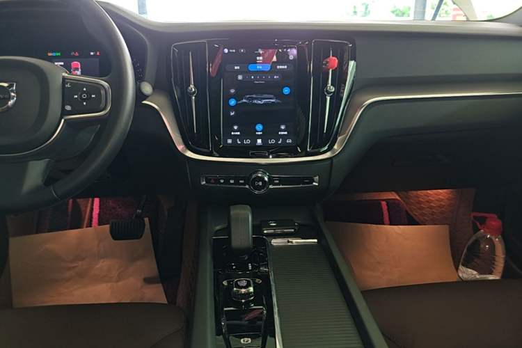 Used Volvo S60 2023 B4 Zhiyi Luxury Edition Audio And AC Panel