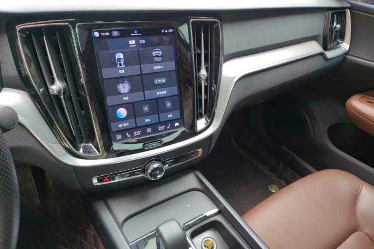 Used Volvo S60 2023 B4 Zhiyi Luxury Edition Audio And AC Panel