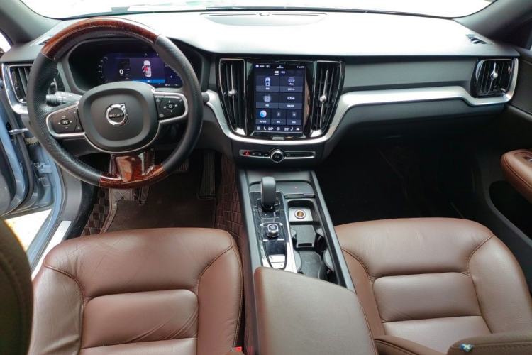 Used Volvo S60 2023 B4 Zhiyi Luxury Edition Center Console