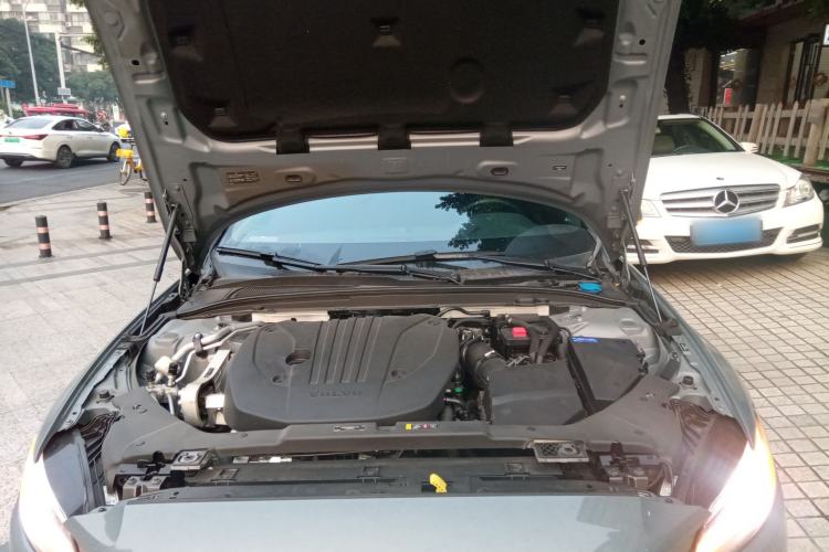 Used Volvo S60 2023 B4 Zhiyuan Luxury Edition Engine Bay