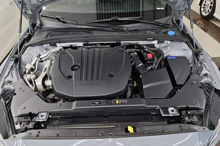 Used Volvo S60 2023 B4 Zhiyi Luxury Edition Engine Bay