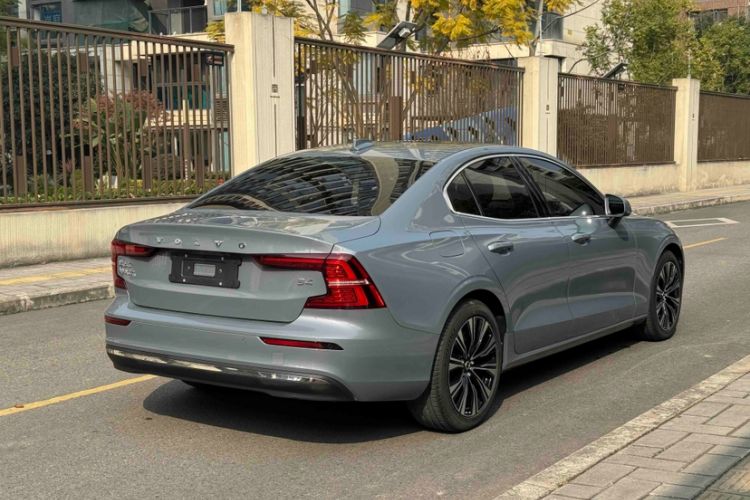Used Volvo S60 2023 B4 Zhiyuan Luxury Edition Exterior 3