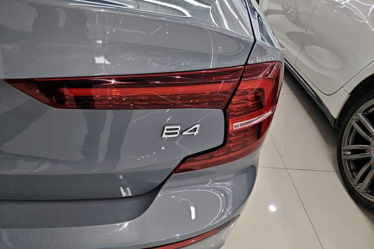 Used Volvo S60 2023 B4 Zhiyi Luxury Edition Exterior 3