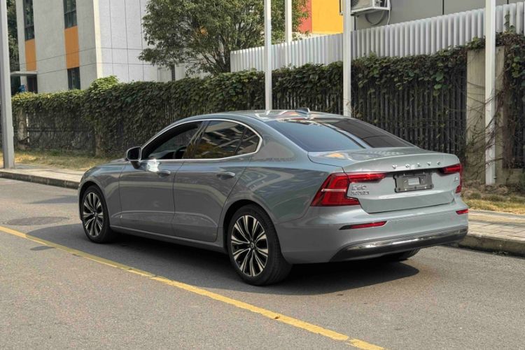 Used Volvo S60 2023 B4 Zhiyuan Luxury Edition Exterior 4