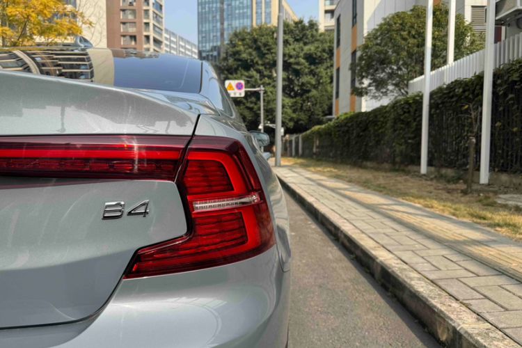 Used Volvo S60 2023 B4 Zhiyuan Luxury Edition Exterior 5