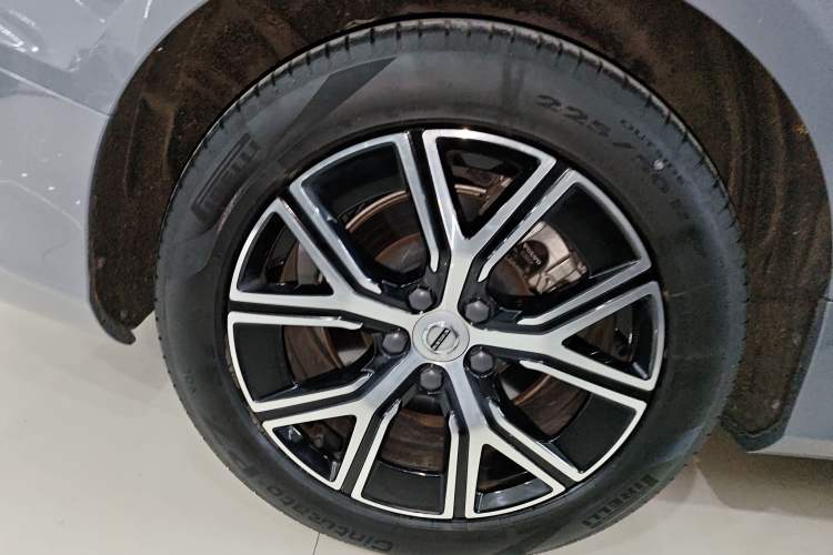 Used Volvo S60 2023 B4 Zhiyi Luxury Edition Exterior 5
