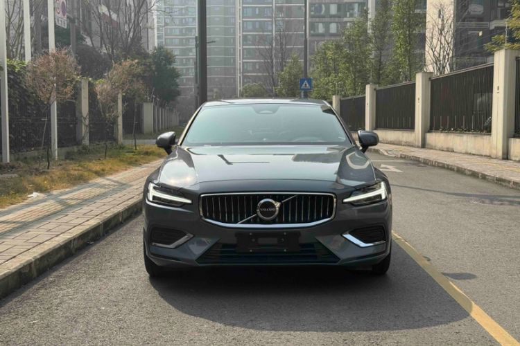 Used Volvo S60 2023 B4 Zhiyuan Luxury Edition Exterior 8