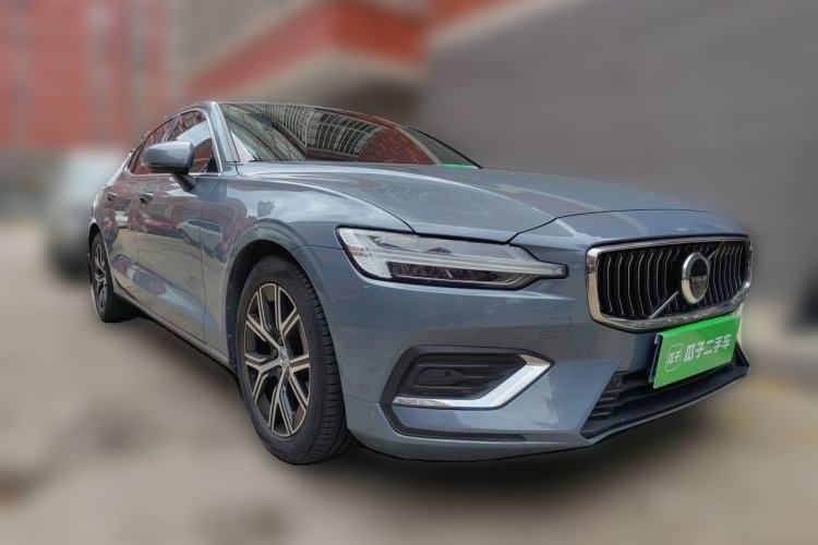 Used Volvo S60 2023 B4 Zhiyi Luxury Edition Front Right 45 Deg