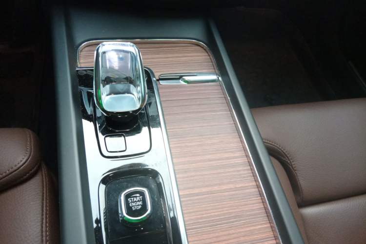 Used Volvo S60 2023 B4 Zhiyuan Luxury Edition Gear Lever
