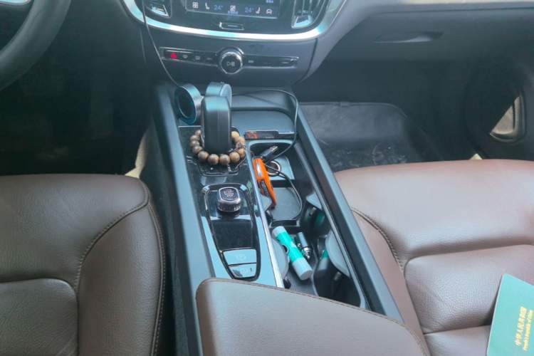 Used Volvo S60 2023 B4 Zhiyi Luxury Edition Gear Lever