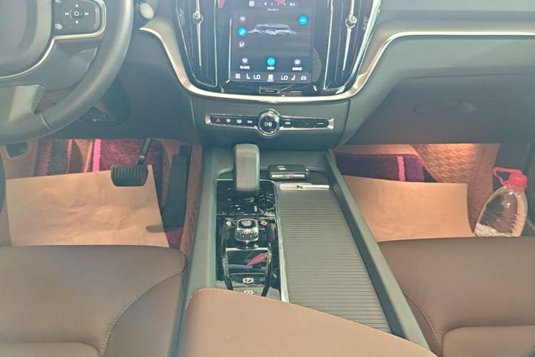 Used Volvo S60 2023 B4 Zhiyi Luxury Edition Gear Lever