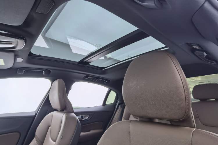 Used Volvo S60 2023 B4 Zhiyi Luxury Edition Headliner