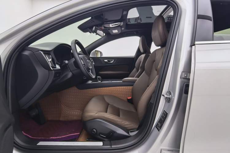 Used Volvo S60 2023 B4 Zhiyi Luxury Edition Interior 2
