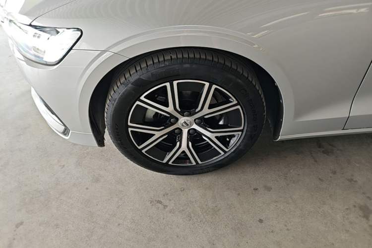 Used Volvo S60 2023 B4 Zhiyi Luxury Edition Left Front Wheel Hub