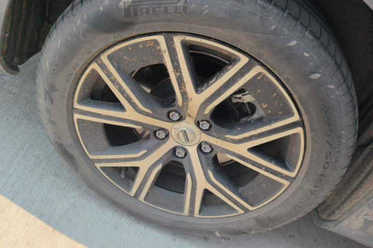 Used Volvo S60 2023 B4 Zhiyi Luxury Edition Right Rear Wheel Hub