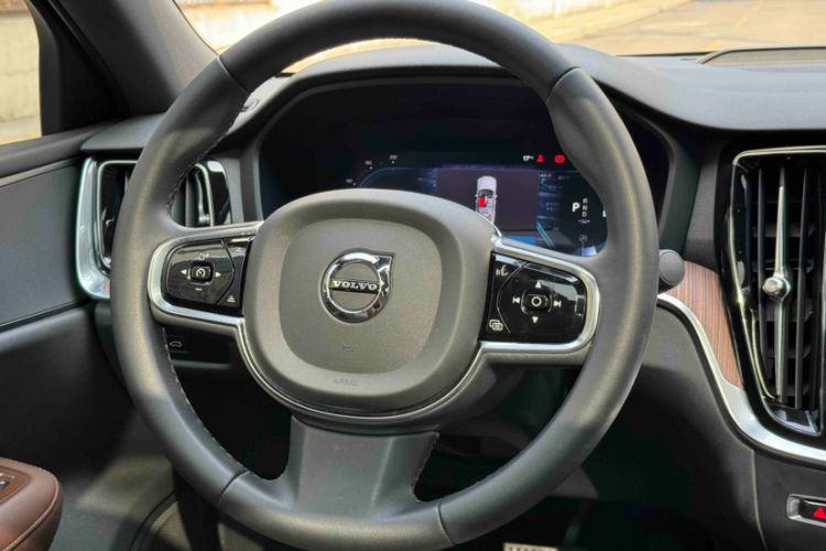 Used Volvo S60 2023 B4 Zhiyuan Luxury Edition Steering Wheel