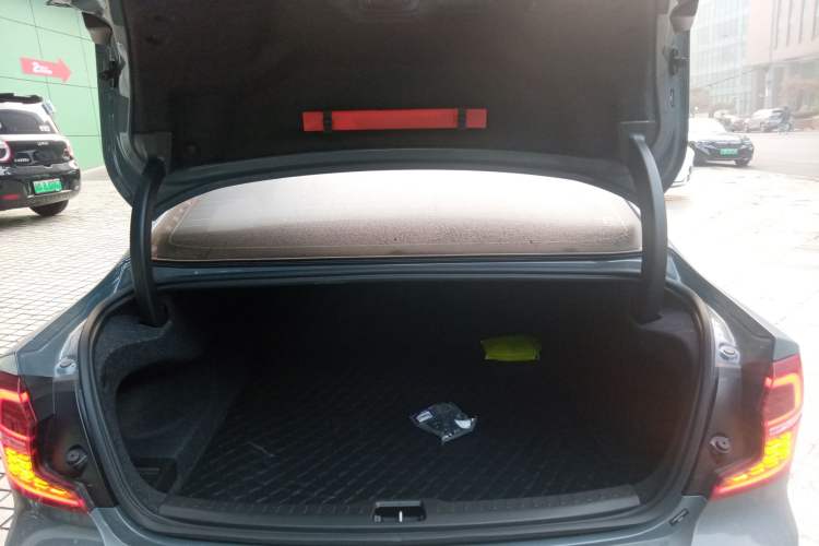 Used Volvo S60 2023 B4 Zhiyuan Luxury Edition Trunk