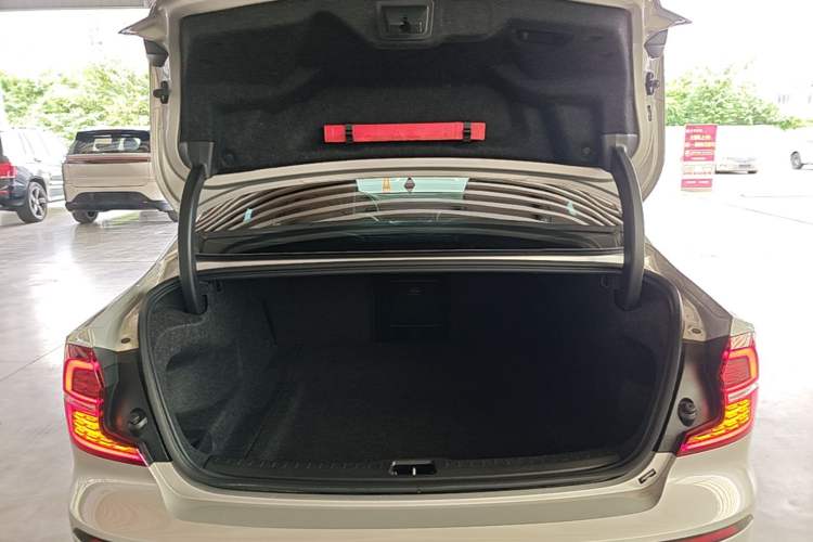 Used Volvo S60 2023 B4 Zhiyi Luxury Edition Trunk