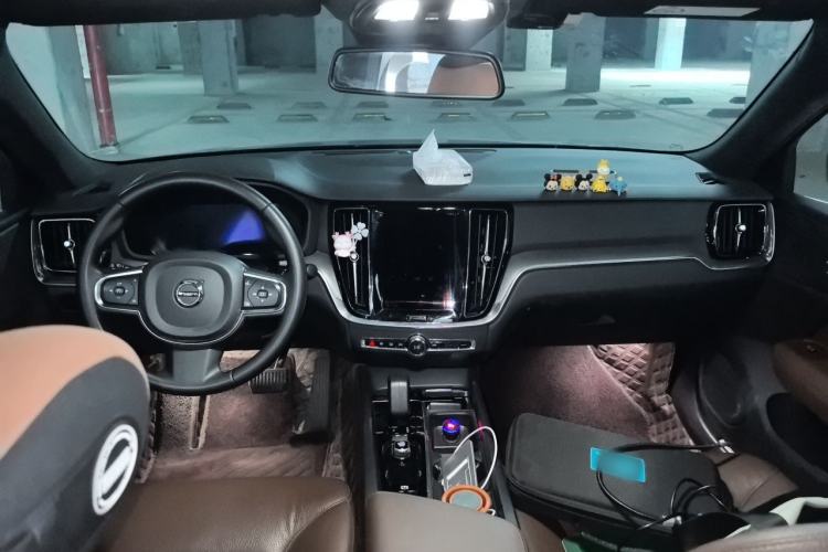 Used Volvo S60 2023 B4 Zhiyi Luxury Edition Center Console