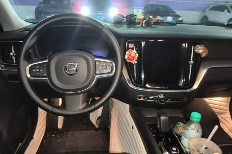 Used Volvo S60 2023 B4 Zhiyi Luxury Edition Center Console