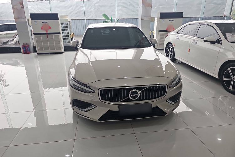 Used Volvo S60 2023 B4 Zhiyi Luxury Edition Exterior 1