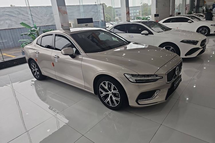 Used Volvo S60 2023 B4 Zhiyi Luxury Edition Exterior 2