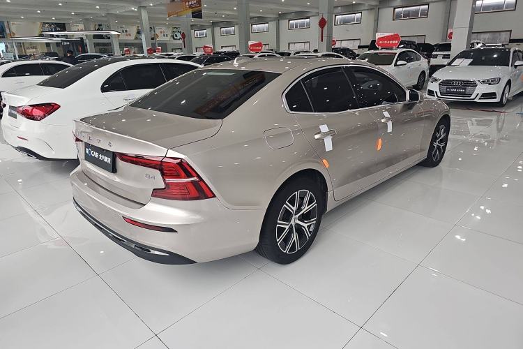 Used Volvo S60 2023 B4 Zhiyi Luxury Edition Exterior 3
